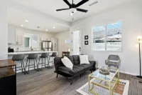 Breezy Modern House in Casa Grande with Pool,BBQ Hotels in Casa Grande