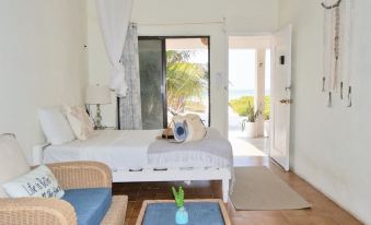 Arena y Mar Beachfront House, El Cuyo by the Spot Rentals