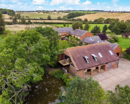 14 Acres Hotels in Daventry District