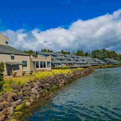 Embarcadero Resort Hotel Exterior