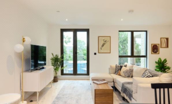 The South Wimbledon Place - Adorable 2Bdr Flat with Balcony