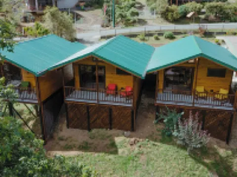 Cabinas El Quetzal Hoteles en Copey