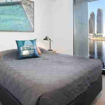 Orange Stay at Collins Wharf Rooms