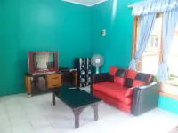 Villa Kota Bunga Matahari Hotels in Pacet