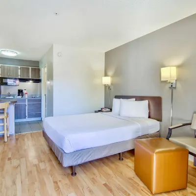 Studio 6 Phoenix, AZ - Deer Valley Hotels near Deer Valley