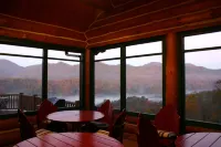 Wildberry Lodge Hotels in Buncombe County