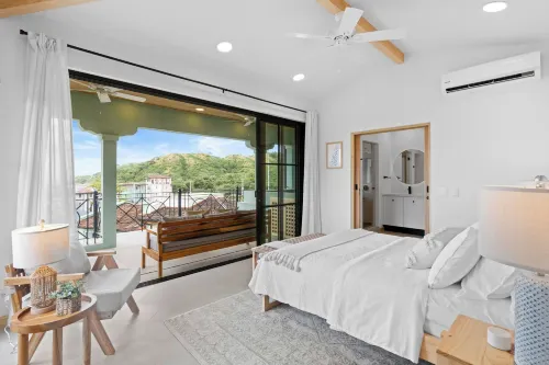 Sophisticated Modern Home w/ Ocean Views, Gorgeous Master Suites & Private Jacuzzi - Apartments