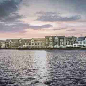 De Vere Cotswold Water Park Hotel Exterior