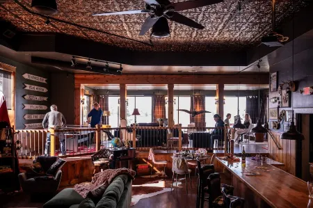 Luxury Lakeside Penthouse Lodge with Boatslip and Bunk Room!