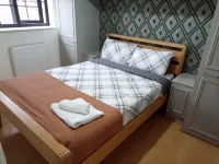 Beautiful 2-Bed House in Bolton with Free Parking Hotels in Bolton