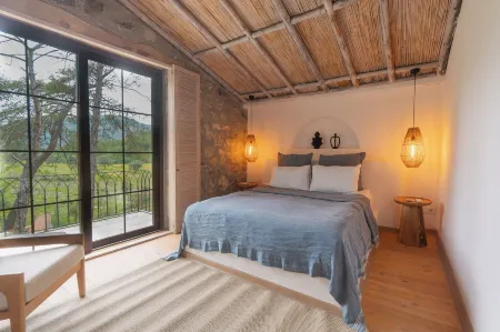 Izz Getaway - Adults Only