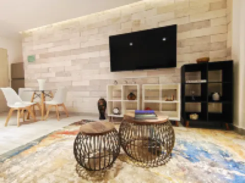 1st Luxury Warehouse