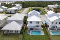 Flipper by Avantstay 18-person Retreat w/ Pool