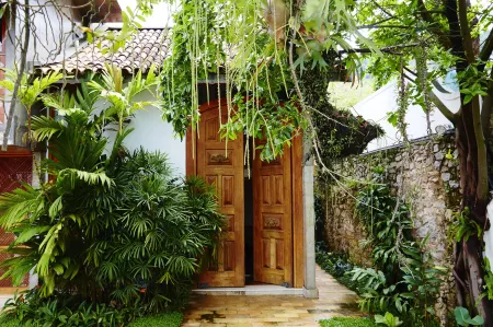 Chez Georges Отели рядом с достопримечательностью «Museu Judaico do Rio de Janeiro»