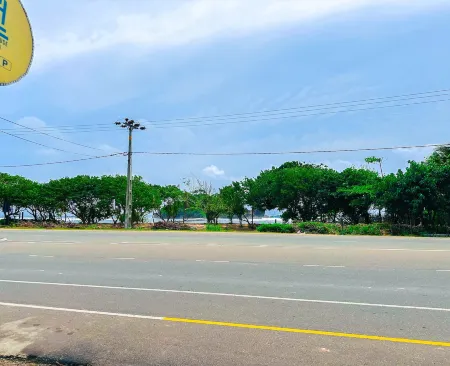 Private Villa with a Pool, Beach Front - the White House Отели рядом со станцией Ahangama Railway Station