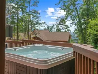 Luxury Cabin 45 Min to Asheville |Hot Tub|Fire pit