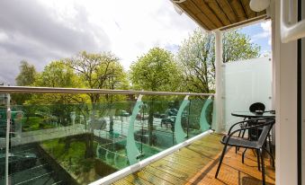 Skyvillion - Cozy Apartments in Enfield Town with Free Parking & Wifi