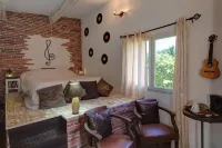 Les Gargoulettes Hotels in Mallemort