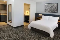 voco Saltillo Suites by IHG Hoteles cerca de Parque Venustiano Carranza