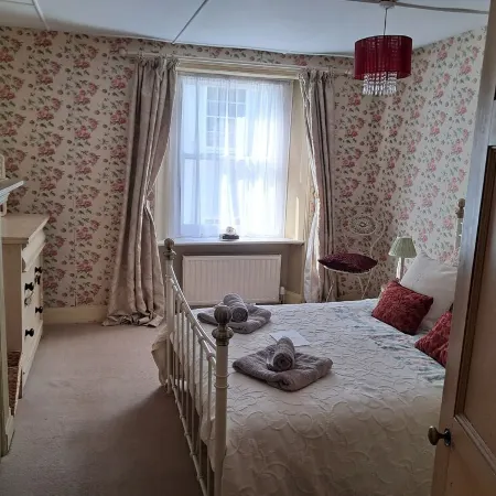 18th Century Cottage On Waterfront, Panoramic Sea Views, Courtyard Garden
