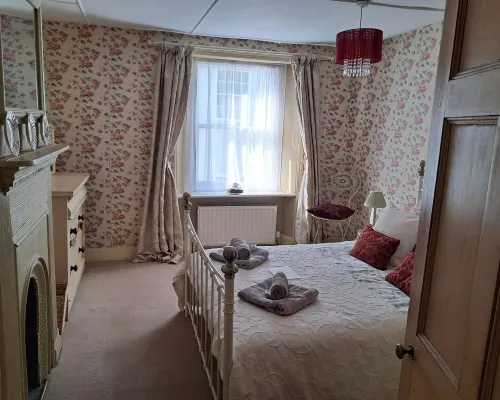 18th Century Cottage On Waterfront, Panoramic Sea Views, Courtyard Garden Hotels in Appledore