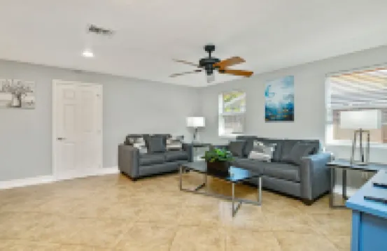 4 Bedroom house just 3 minute drive from Naples beach