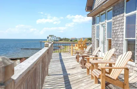 HEATED pool/waterfront/private pier/tennis/hot tub/kayaks/SUPs/8bed 6bath
