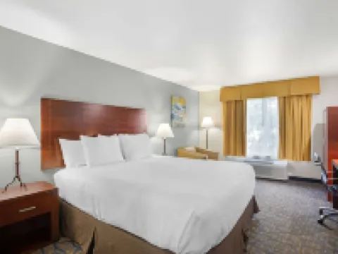 Best Western Plus Villa Del Lago Inn Hoteles en Condado de Stanislaus