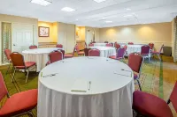 La Quinta Inn & Suites by Wyndham Sherman Hotels in Denison