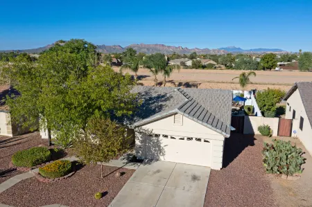 Amazing Oasis with Pool and Putting Green - Charming Mountain Retreat Отели рядом с достопримечательностью «Суперстишен Гейтуэй Запад»