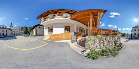 Hotel Planinka Отели в г. Логарська Долина