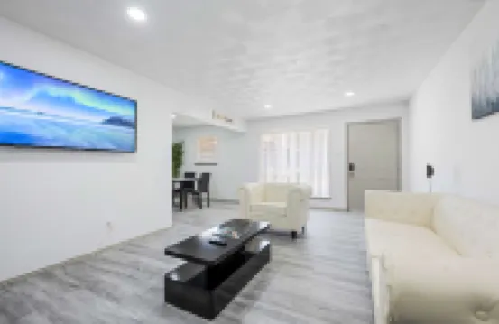 Charming Retreat Near Downtown - Cozy and Convenient Escape