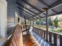 Charming Fishing Cabin with Hot Tub - Cozy Mountain Retreat Hotels in Mt Hood Village