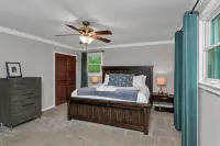 Large Back Deck and Fast Wifi - Charming Spacious Retreat Hotels in Irmo