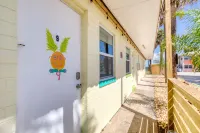 Kitchenettes and Cozy Vibes Await - Charming Retro Escape