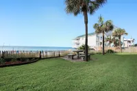 Stunning Seaview Retreat with Spacious Balcony, Near Beach Hotels in Lower Grand Lagoon