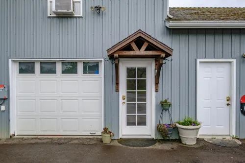 Scenic Loft with Private Deck and Open Floor Plan - Charming Getaway Hotels in Philomath