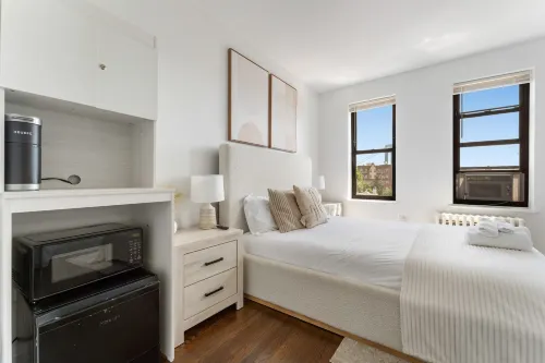 Luxurious Studio with Modern Amenities - Charming Urban Retreat