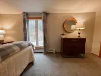 Modern Kitchen and Outdoor Deck Bliss - Spacious Serene Retreat Hotel dekat Cranmore Mountain Resort