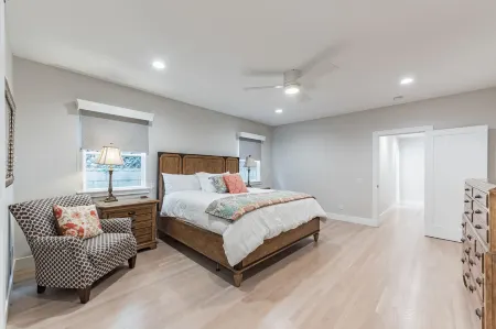 Charming Beach Retreat with Outdoor Decks - Beautiful Tranquil Escape