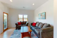 Stylish condo w/ balcony, private washer/dryer, & full kitchen - close to river