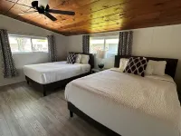 Walking Distance to Private Beach and Charming Cottage - Beautiful Coastal Retreat