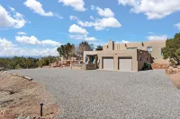 Stunning Outdoor Oasis with Hot Tub and Fire Pit - Luxurious Desert Retreat