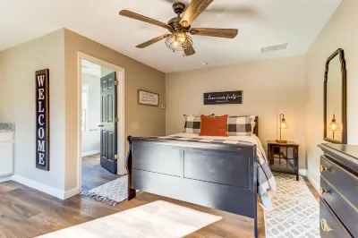 Spacious studio in the heart of Helen with flatscreen TV and free WiFi Hotels in Helen