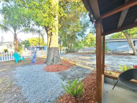 Tiny remodel mobile home close to Orlando and Sanford Airport. Hotels in Casselberry