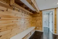 Breathtaking Views and Cozy Firepit - Luxurious Mountain Retreat