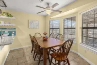 Charming 4Br Home Near Razorback Stadium Hôtels à : Fayetteville