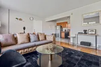 Flexible Check-In and Free Parking Spaces - Stunning Cozy Retreat