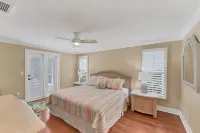 Waterfront Canal View and Private Pool with Spa - Stunning Retreat