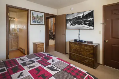 Elegant Kitchen and Cozy Fireplace - Stunning Winter Park Retreat Hotels in Winter Park
